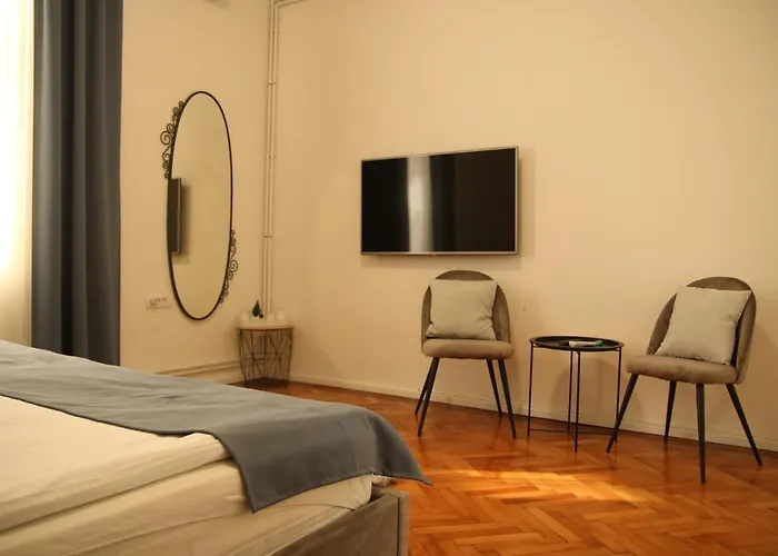 Natalie's Royal M アパート