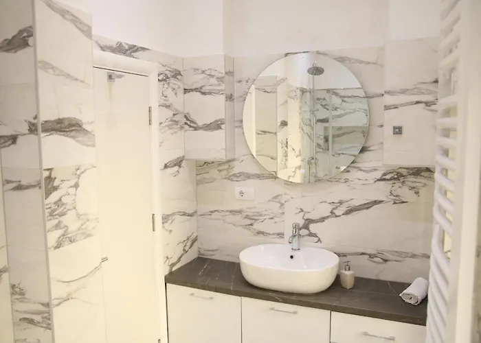 Natalie's Royal M アパート