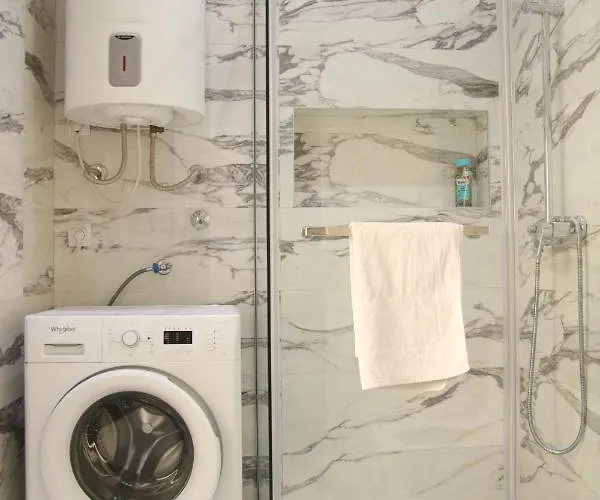 Natalie's Royal M アパート